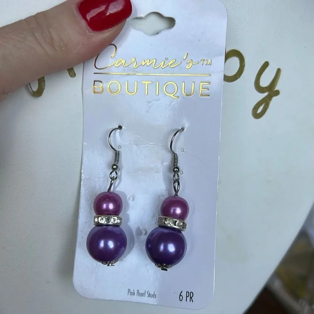 Carmie’s boutique Earrings NWT pearls design with dust bag